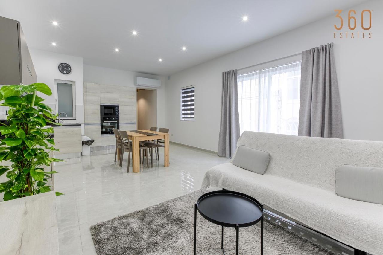 A Lovely 1Br Home With Balcony Just Off The Coast By 360 Estates Saint Julian's ภายนอก รูปภาพ